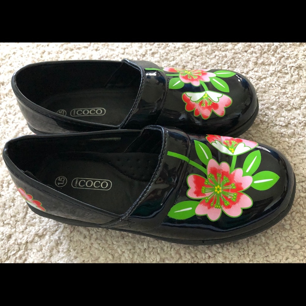 Coco Girls size 1.5 black floral clog dress shoes